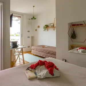 Duomo Views, Light, Jungle-inspired With Terrace Apartamento Milán